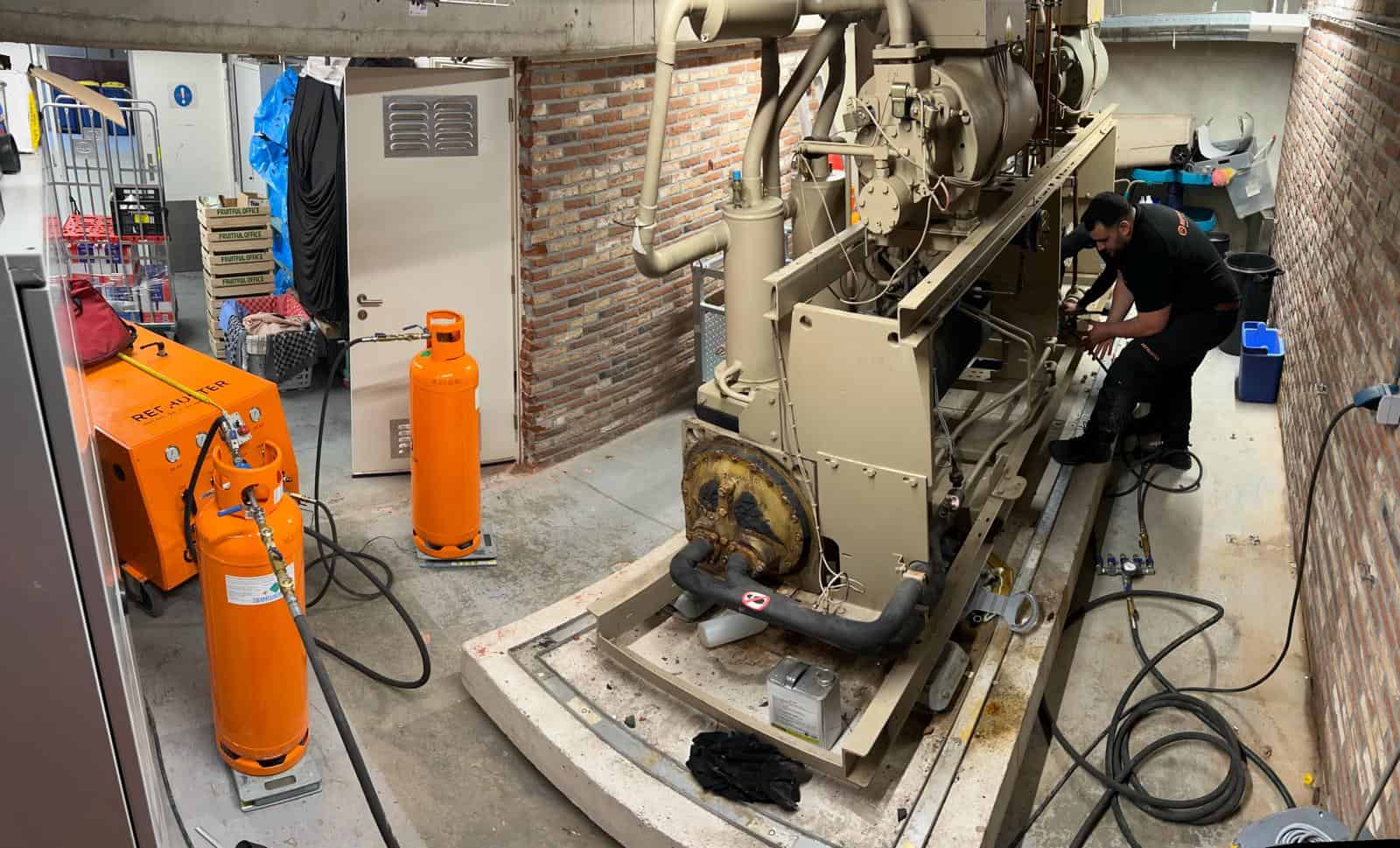 Afpompen koelmachine 02